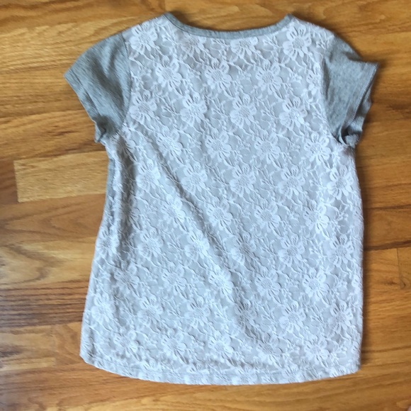 Girls 7-8 Gray Tee Shirt With Flower Lace Back - Picture 2 of 2